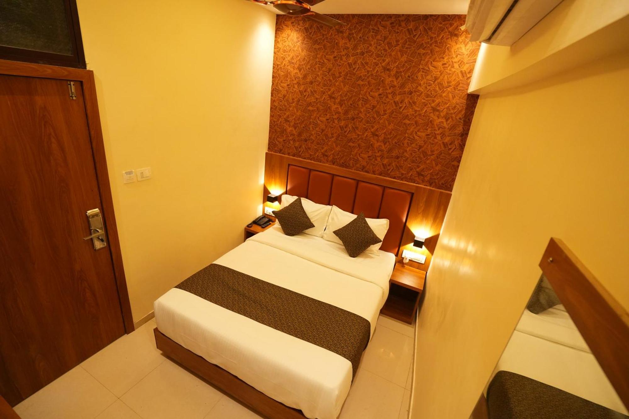 Hotel Boston Mumbai Exterior photo