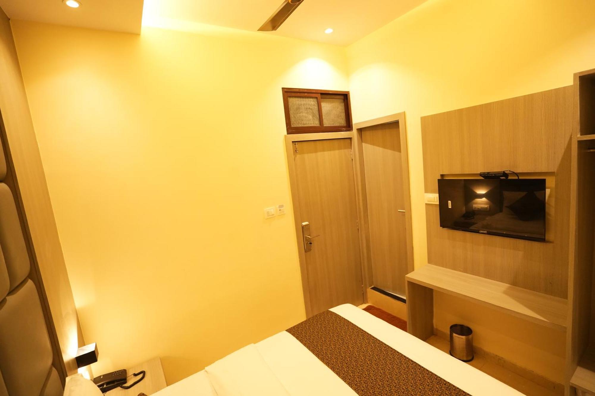 Hotel Boston Mumbai Exterior photo
