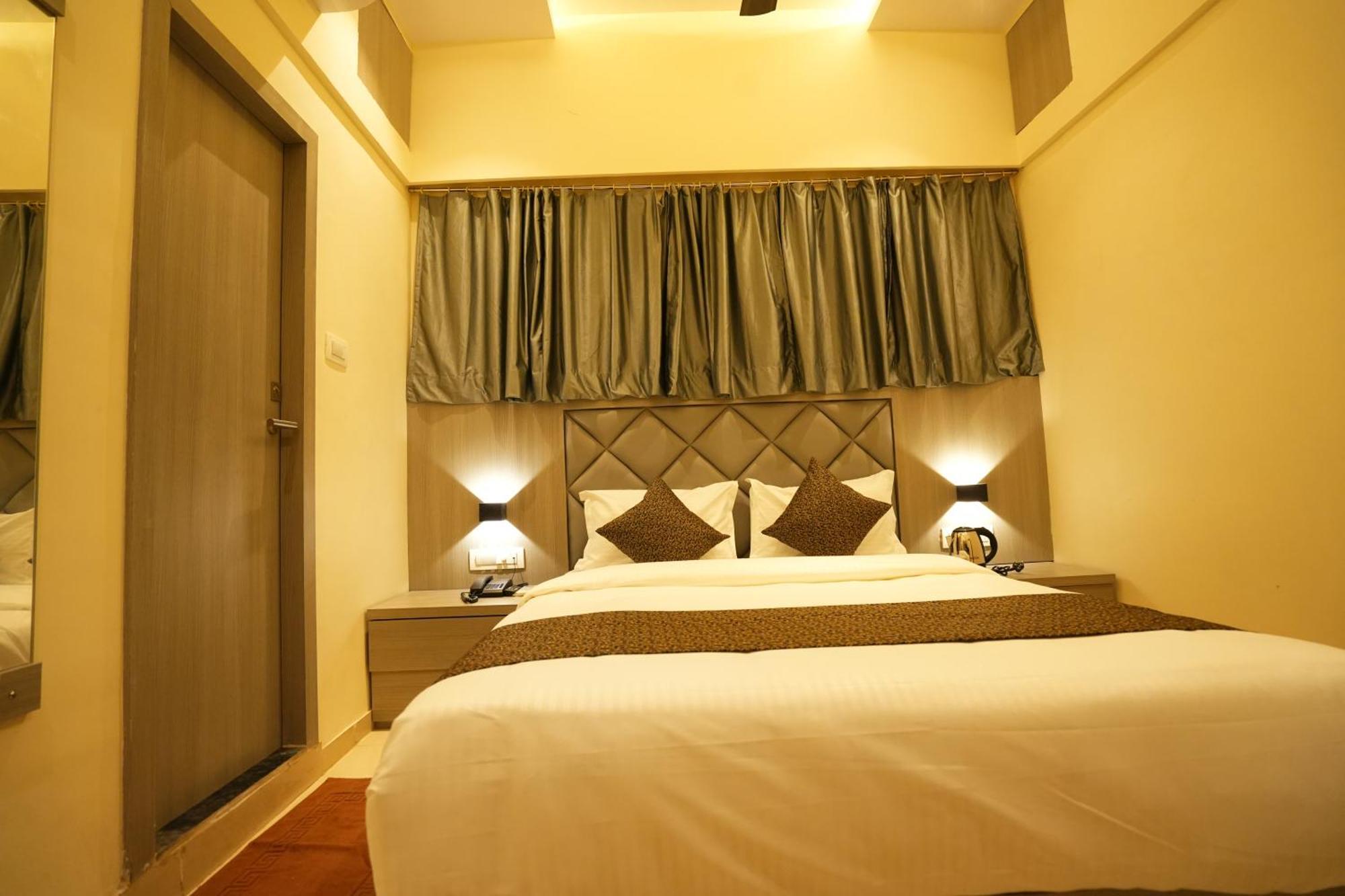 Hotel Boston Mumbai Exterior photo