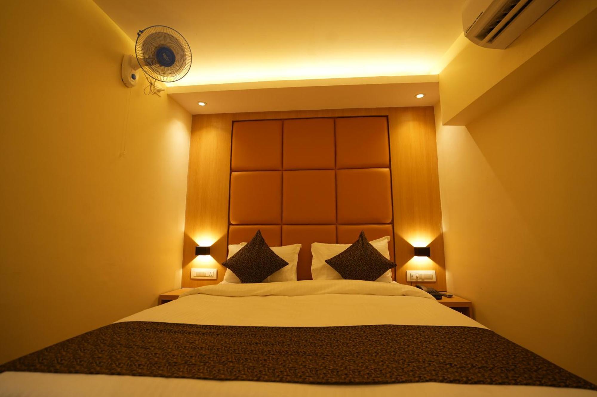 Hotel Boston Mumbai Exterior photo