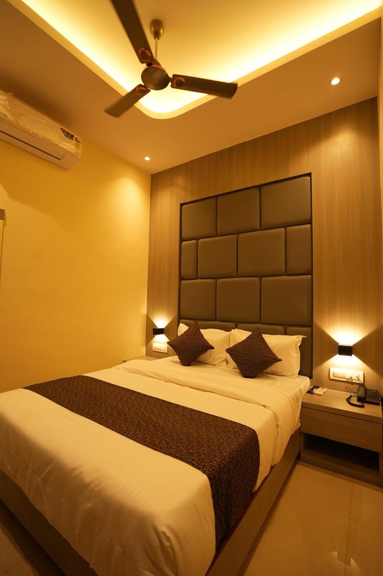 Hotel Boston Mumbai Exterior photo