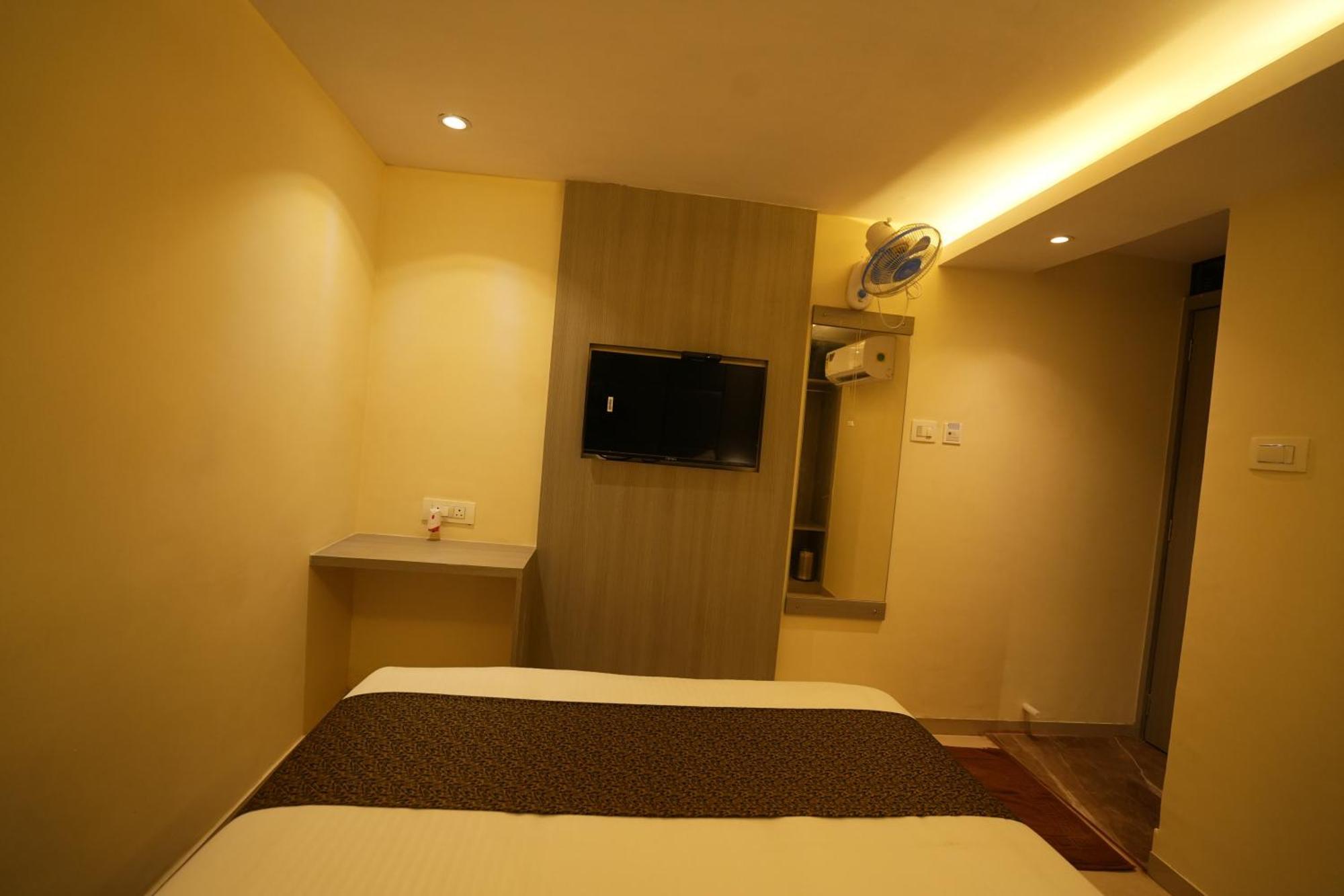 Hotel Boston Mumbai Exterior photo