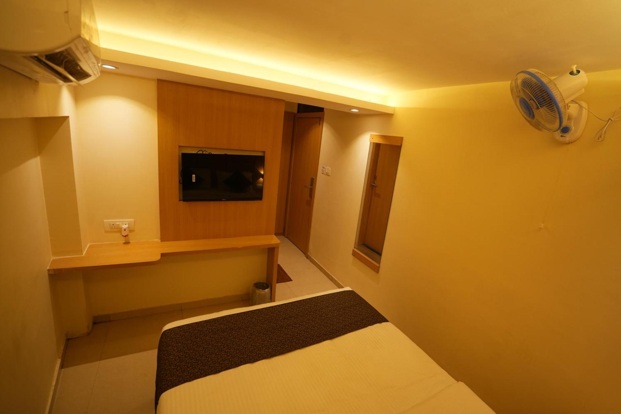 Hotel Boston Mumbai Exterior photo