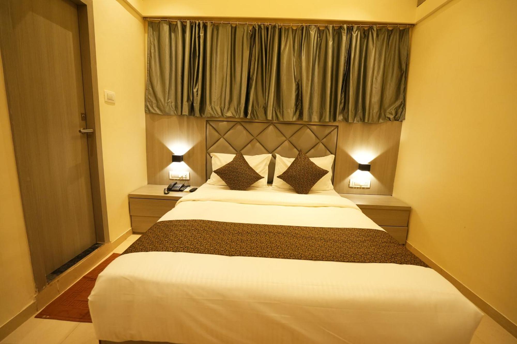 Hotel Boston Mumbai Exterior photo