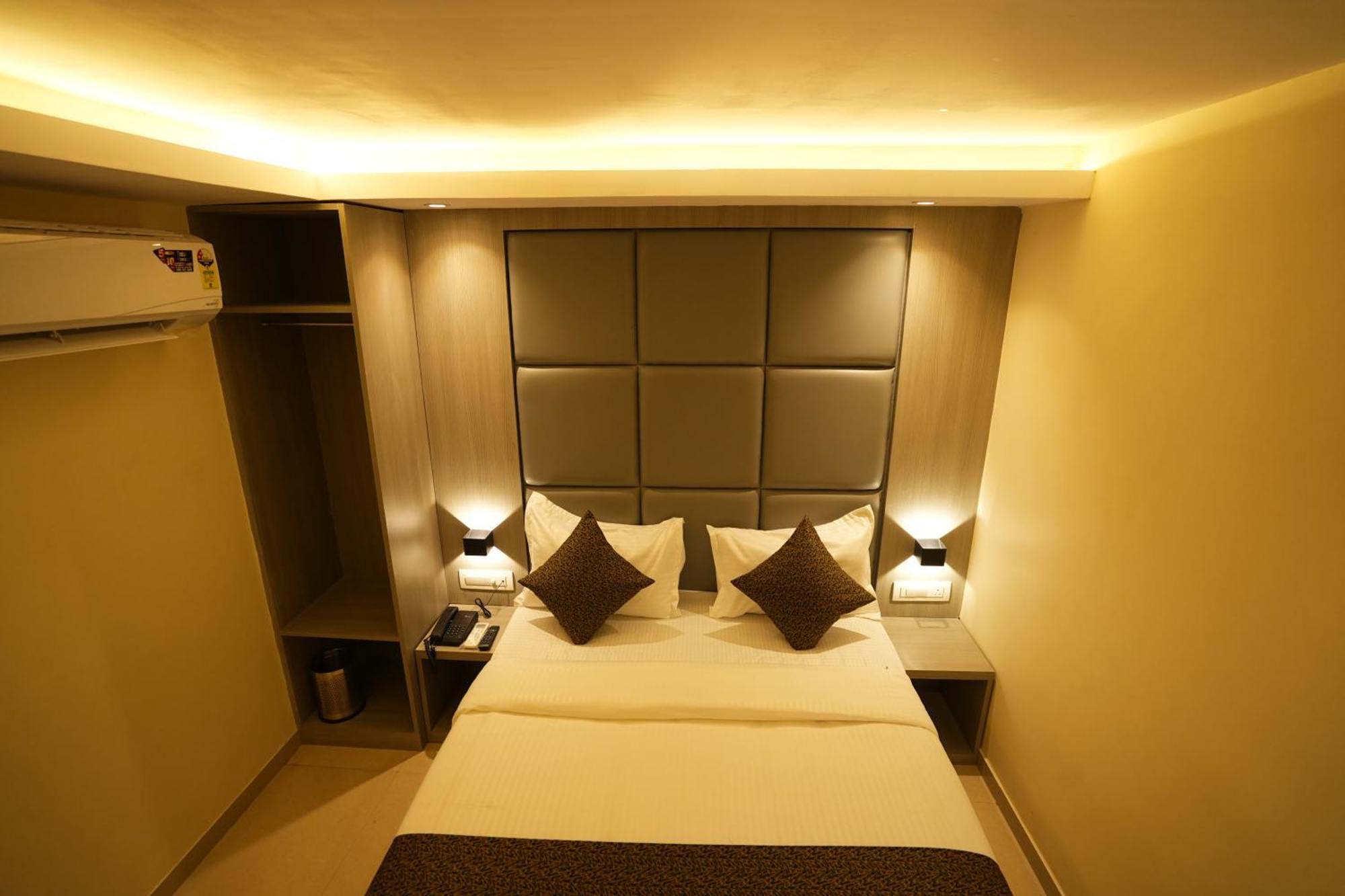 Hotel Boston Mumbai Exterior photo