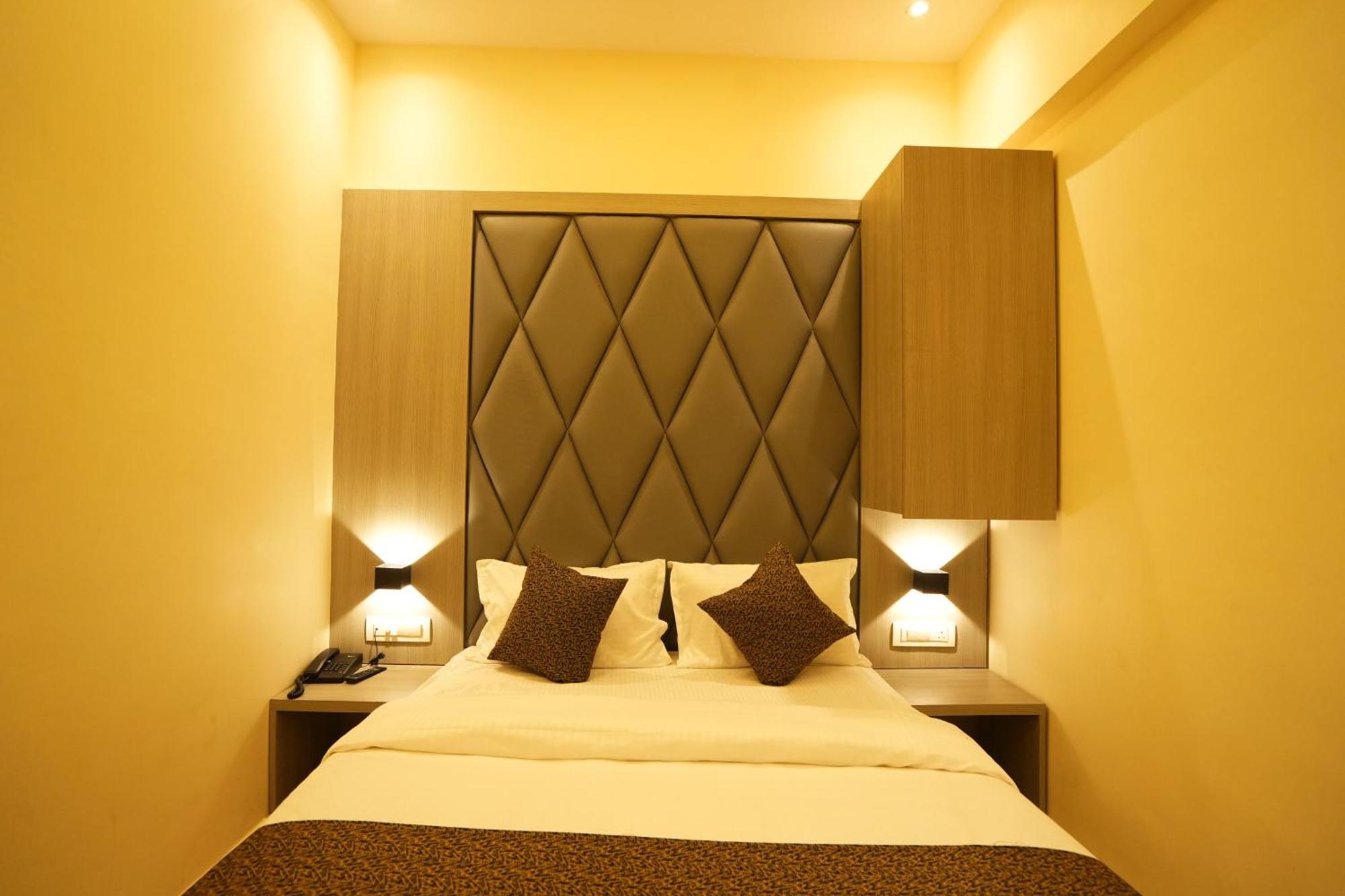 Hotel Boston Mumbai Exterior photo